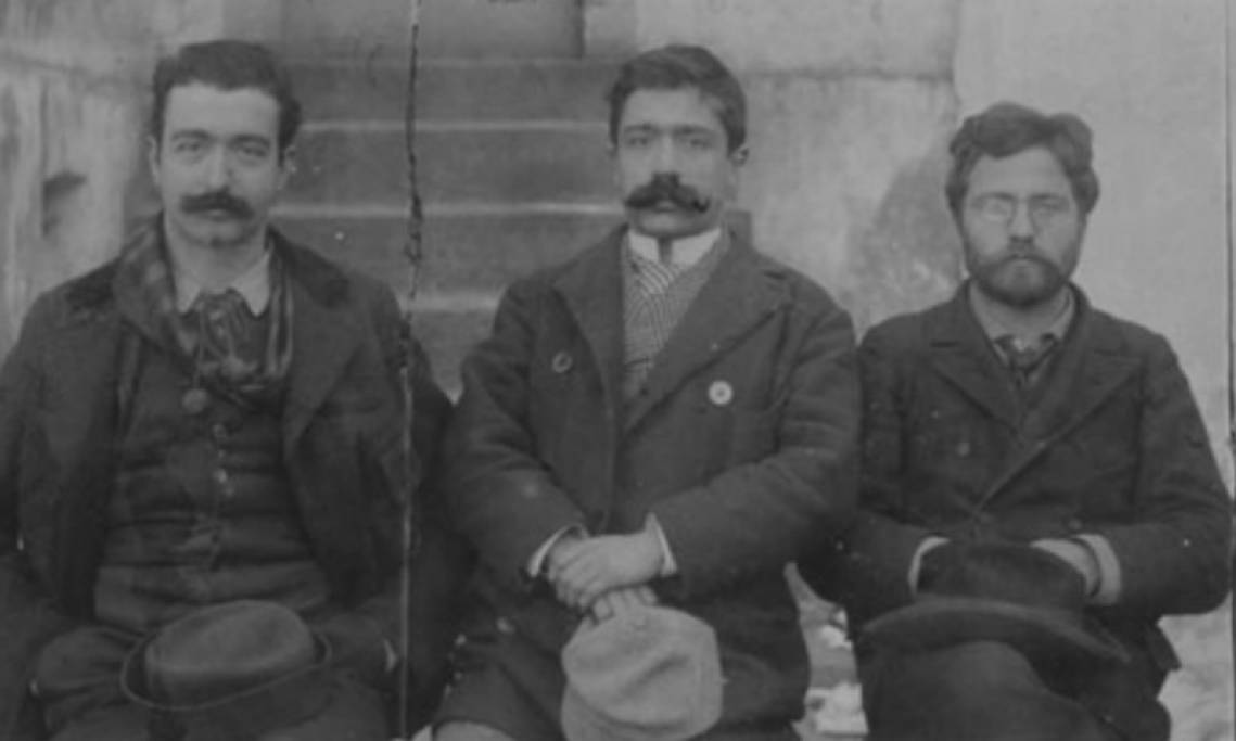 Les anarchistes Pietro Gori, Ettore Croce et Giovanni Borghett incarcérés à la prison de Lugano, Suisse, 1895 - source : Cambridge University-WikiCommons