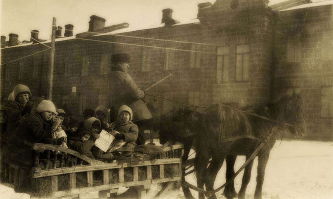 Enfants d'exilés arméniens à Alexandropol, 1920 - source: WikiCommons