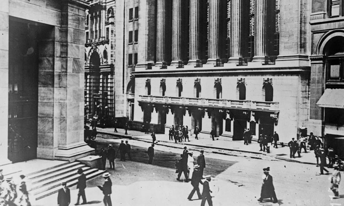 Vue de la banque Morgan à Wall Street, New York, Agence Rol, 1920 - source : Gallica-BnF