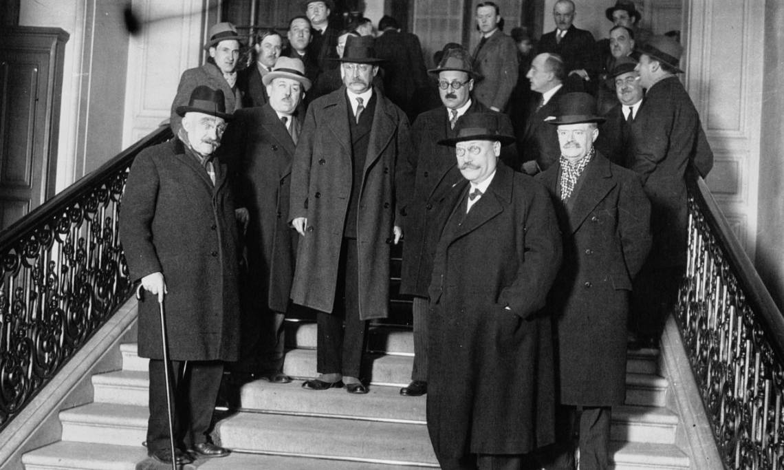 Délégation du Parti Socialiste (SFIO) à la Chambre, où l'on aperçoit notamment Léon Blum ou Vincent Auriol,1933 - source : Gallica-BnF