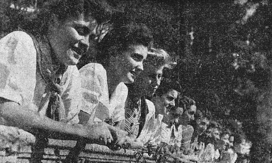 De jeunes Français de « l'école des cadres » tout sourire sous le régime de Vichy, Le Figaro, novembre 1941 - source : RetroNews-BnF