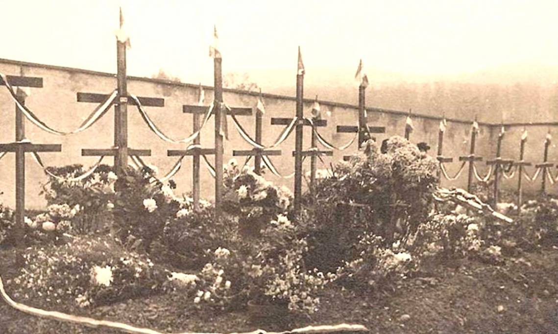 Tombe de résistants détenus à Montluc et fusillés au mois de juin 1944 à Saint-Didier-de-Formans - source : Musée de la Résistance