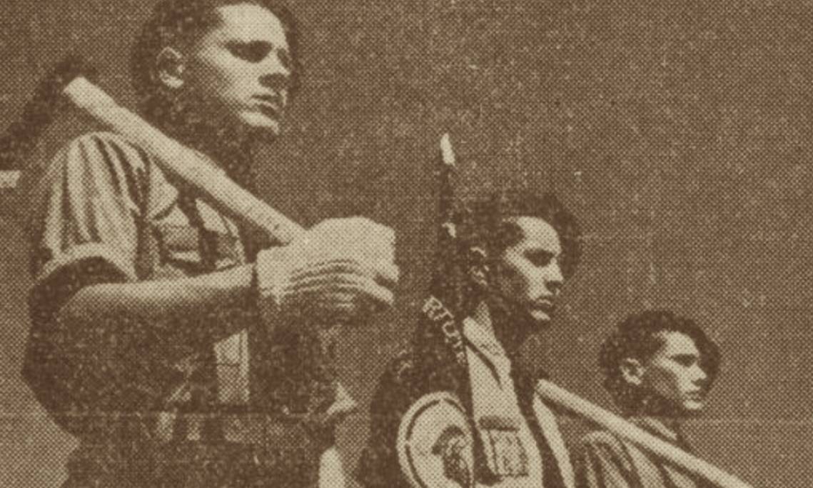 La garde d'honneur des Chantiers de la jeunesse, organisation paramilitaire de l'État français, L'Écho d'Alger, 1941 - source : RetroNews-BnF