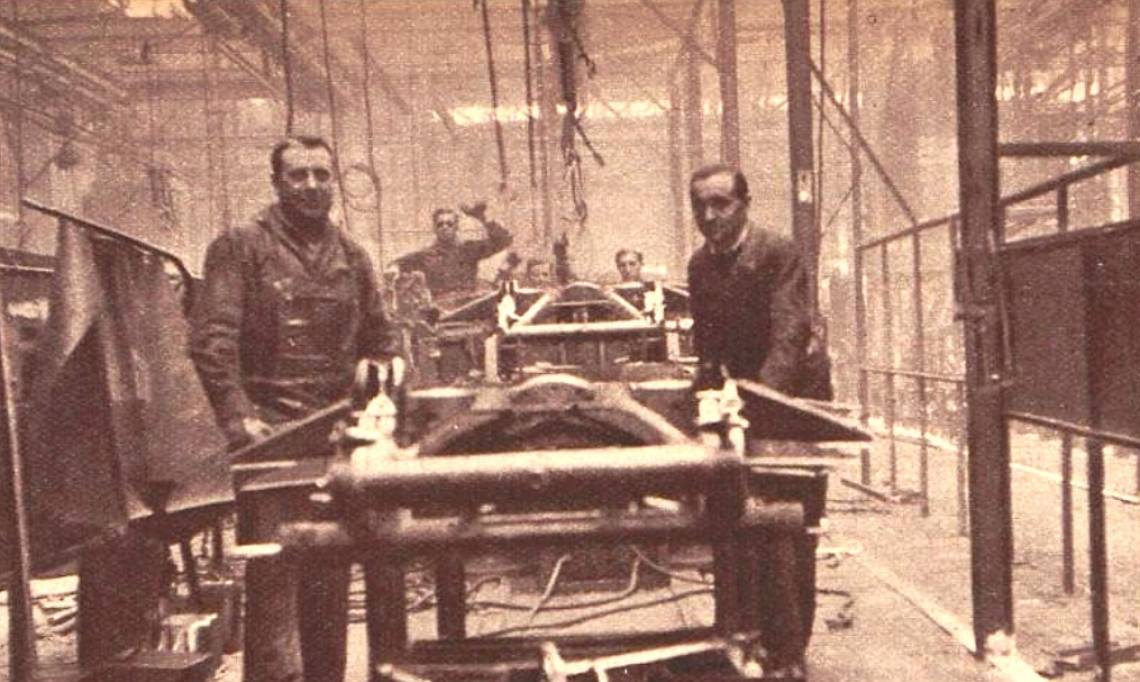 Le travail à la chaîne à l'usine Renault de Boulogne-Billancourt, Regards, 14 octobre 1937 - source : RetroNews-BnF