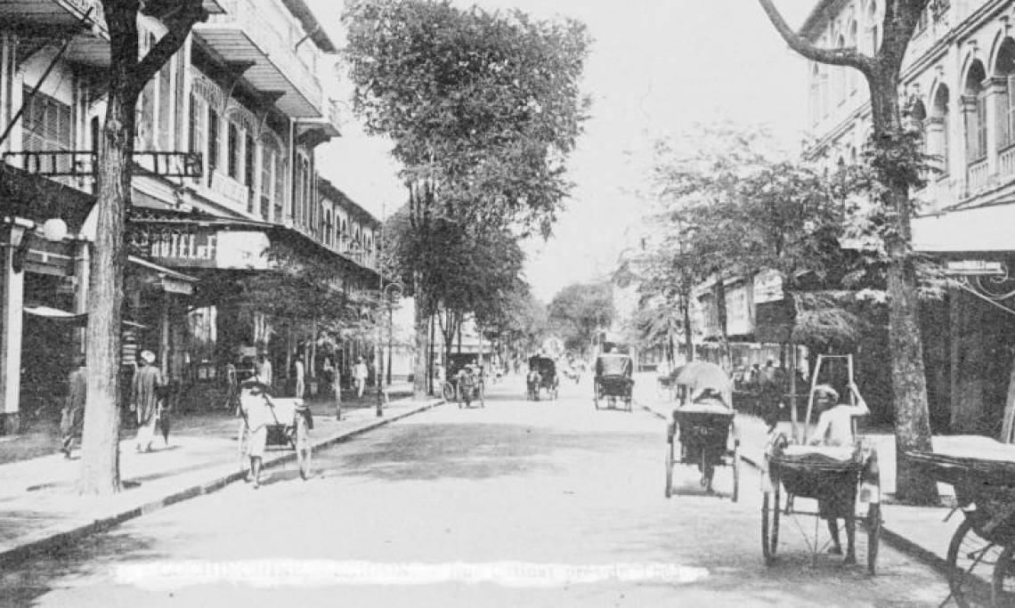 La rue Catinat à Saïgon, années 1930 - source : Gallica-BnF