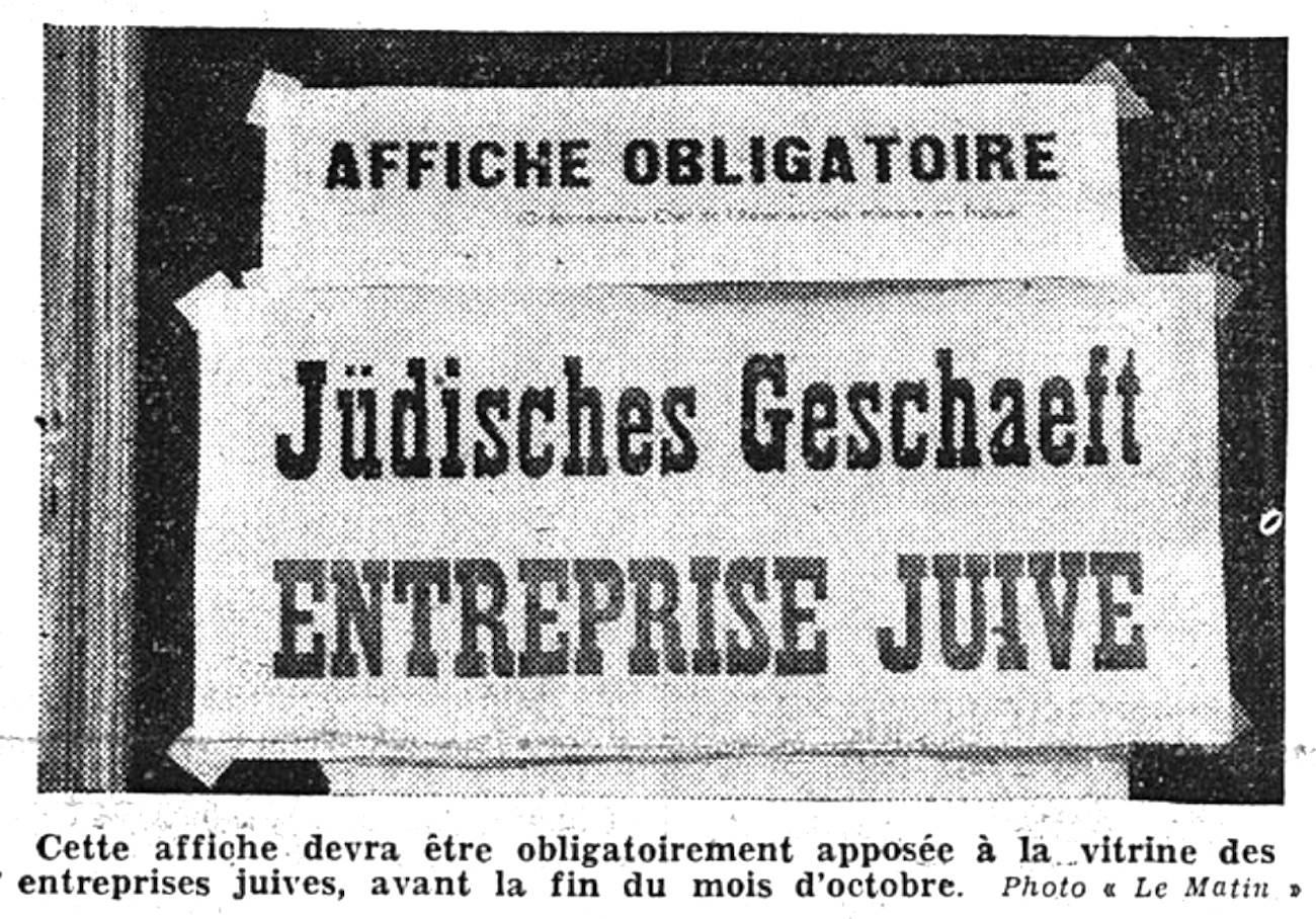 Suite à l'adoption du premier « Statut des Juifs » par l'État français, tout commerçant juif se voyait contraint de disposer cette affiche à l'entrée de son magasin, Le Matin, 1940 - source : RetroNews-BnF