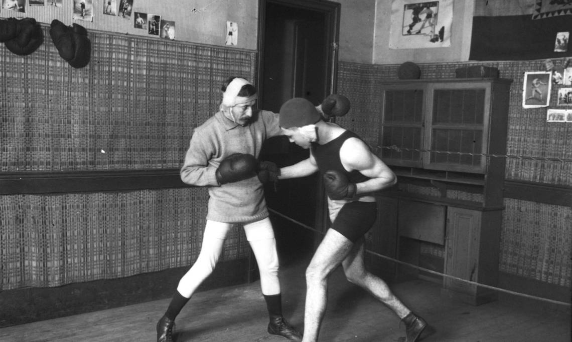 Entraînement de boxe à la salle Cuny, Agence Rol, 1911 - source : Gallica-BnF