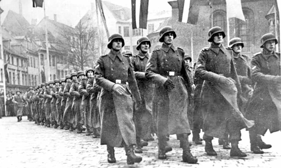 Colonne de Waffen-SS, novembre 1943 - source : Bundesarchiv-WikiCommons 