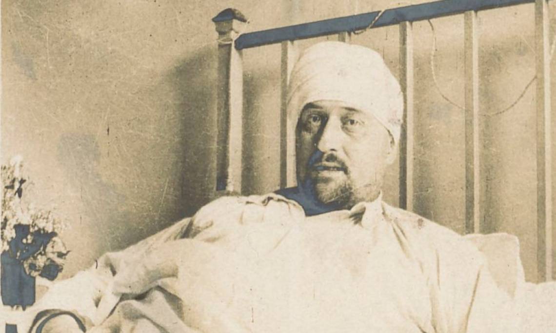 Guillaume Apollinaire convalescent après sa blessure au combat, 1916 - source : Gallica-BnF