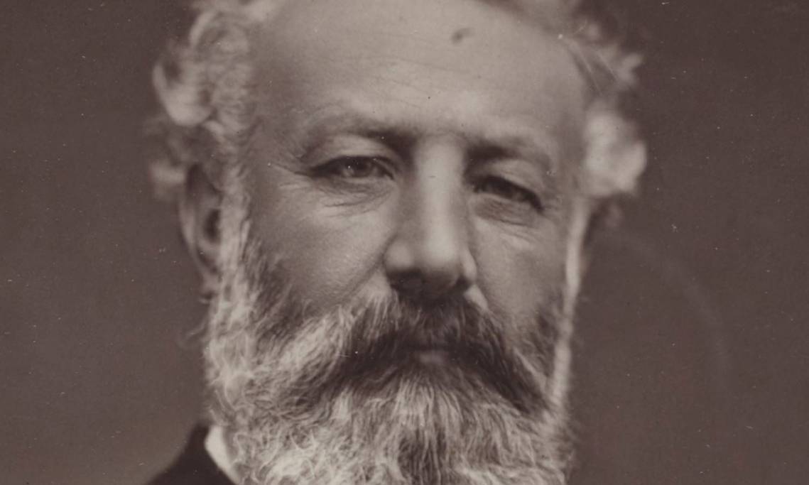 Jules Verne, photographie de la Société de géographie, 1884 - source : Gallica-BnF
