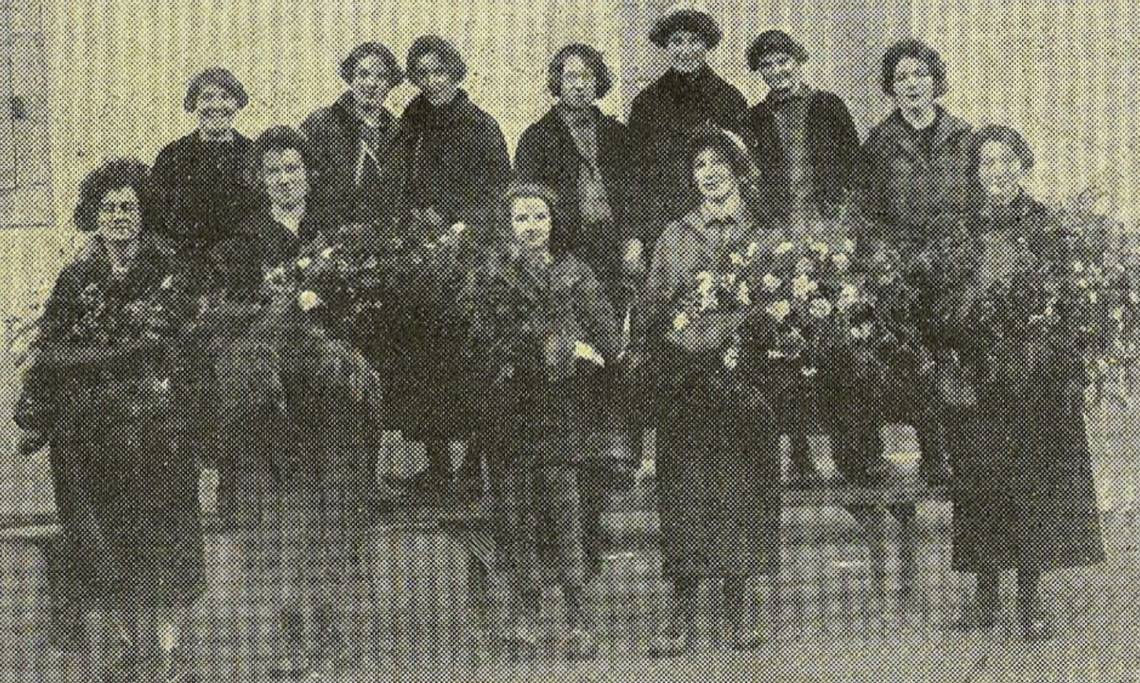 Extrait de la couverture du livre séminal de Lucile Collard, "Une belle grève de femmes : Douarnenez", 1925 - source : Pandor-Université de Bourgogne