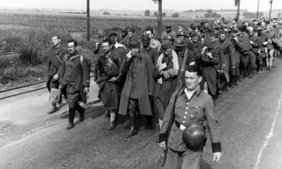 Prisonniers de guerre français, nord de la France, 1940 - source : Bundesarchiv-WikiCommons