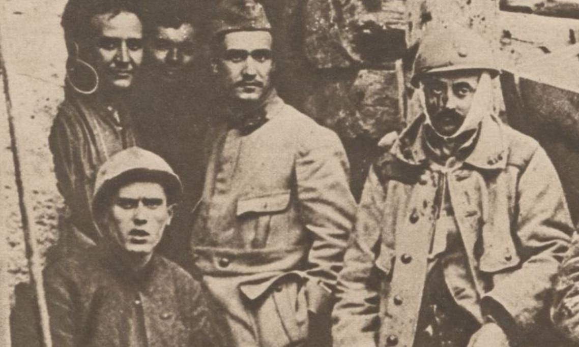 Des blessés à l'entrée de l'ambulance du fort de Tavannes, près de Verdun, Le Miroir, 23 juillet 1916 - source : RetroNews BnF