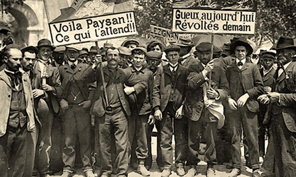 Manifestation de viticulteurs à Carcassonne le 26 mai 1907 durant la « révolte viticole » du Midi - source : WikiCommons