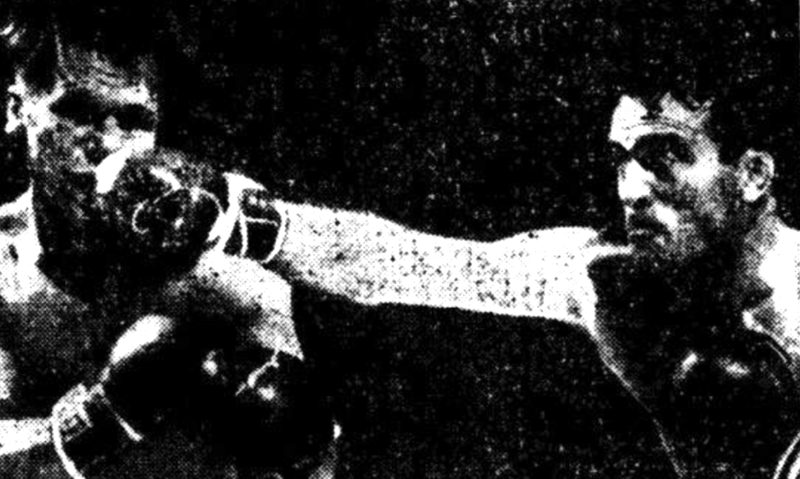 Marcel Cerdan (à droite) décrochant un coup de poing à son adversaire Tony Zale, L'Aube, 1948 - source : RetroNews-BnF