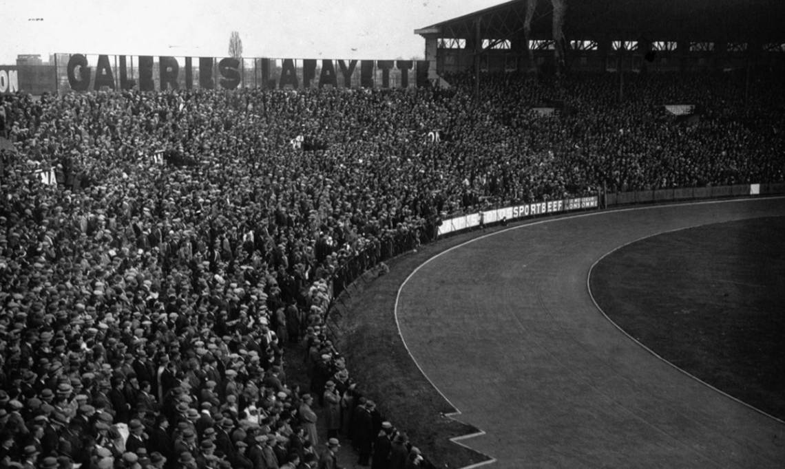 Photo de la foule lors de la finale de la Coupe de France 1932 au stade de Colombes, Agence Meurisse - source : Gallica-BnF