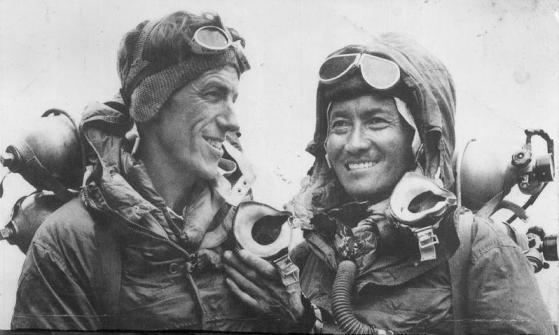 Edmund Hillary et Tensing Norgay après leur ascension au sommet de l'Everest, le 29 mai 1953 - source : Wikicommons