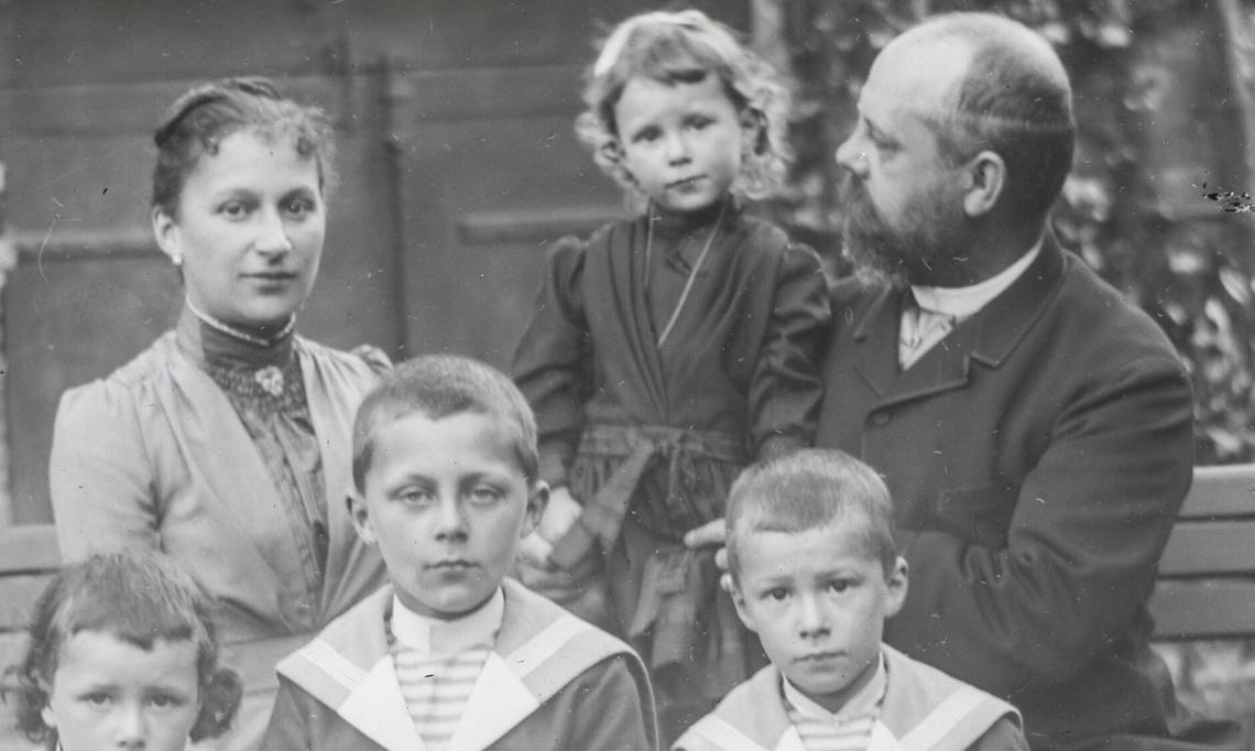 La famille Wittorski-Raulin avec ses enfants, circa 1900 - source : Gallica-BnF