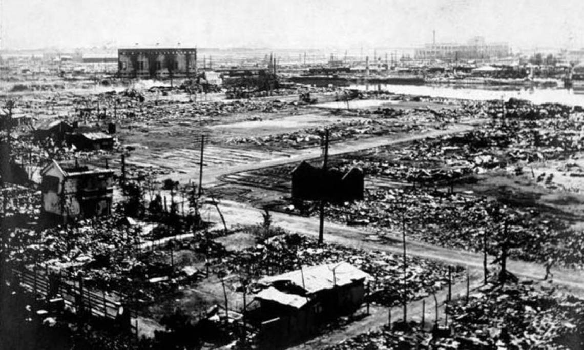 Vue de Yokohama dévastée à la suite du tremblement de terre de Kanto, 1923 - source : Yokohama Central Library-WikiCommons