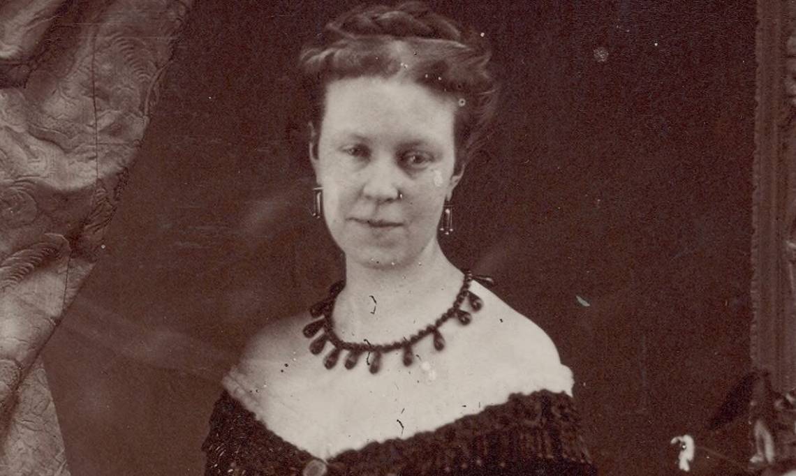 Mme Marcello, célèbre sculptrice du Second Empire, photo d'Adolphe Dallemagne, circa 1860 - source : Gallica-BnF 