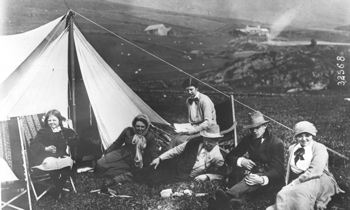 Camping familial pour Lloyd George et ses proches, Agence Rol, 1913 - source : Gallica-BnF