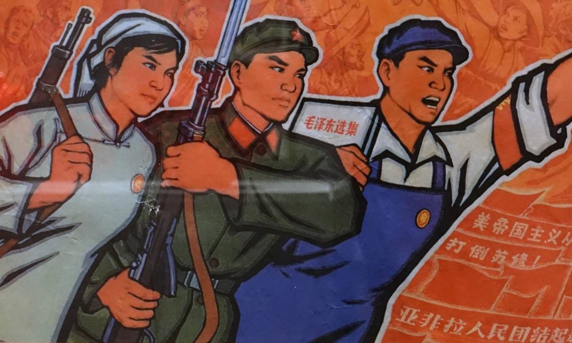 "Peuples du monde, unissez-vous ! Renversez l'impérialiste américain !", propagande maoïste, 1969 - source : WikiCommons