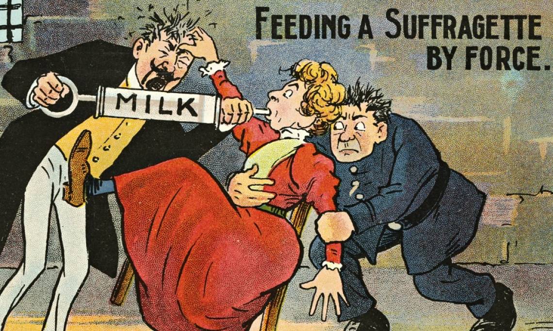 « Feeding a suffragette by force » (« Comment forcer une suffragette à se nourrir »), carte postale britannique - source : Ville de Paris-Bibliothèque Marguerite Durand