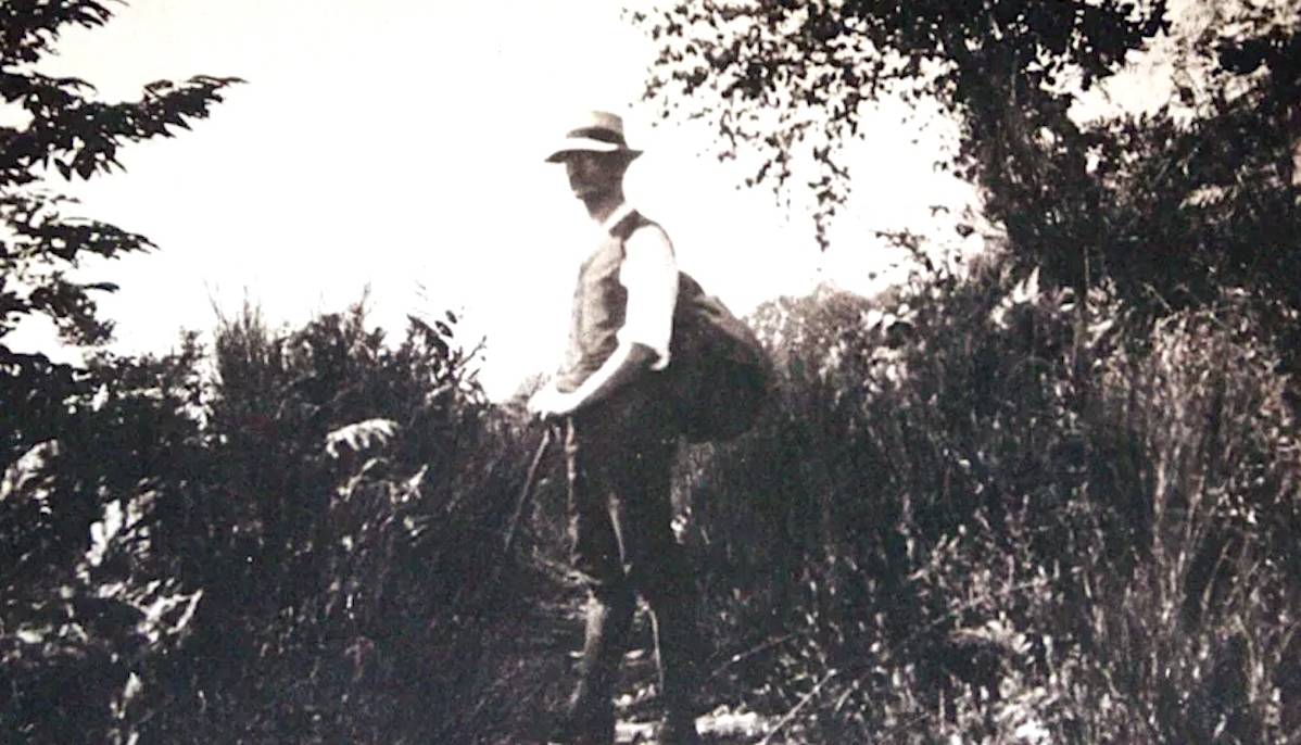 L'écrivain Hermann Hesse arpentant les chemins du Monte Verita - source : Fondation Monte Verita 