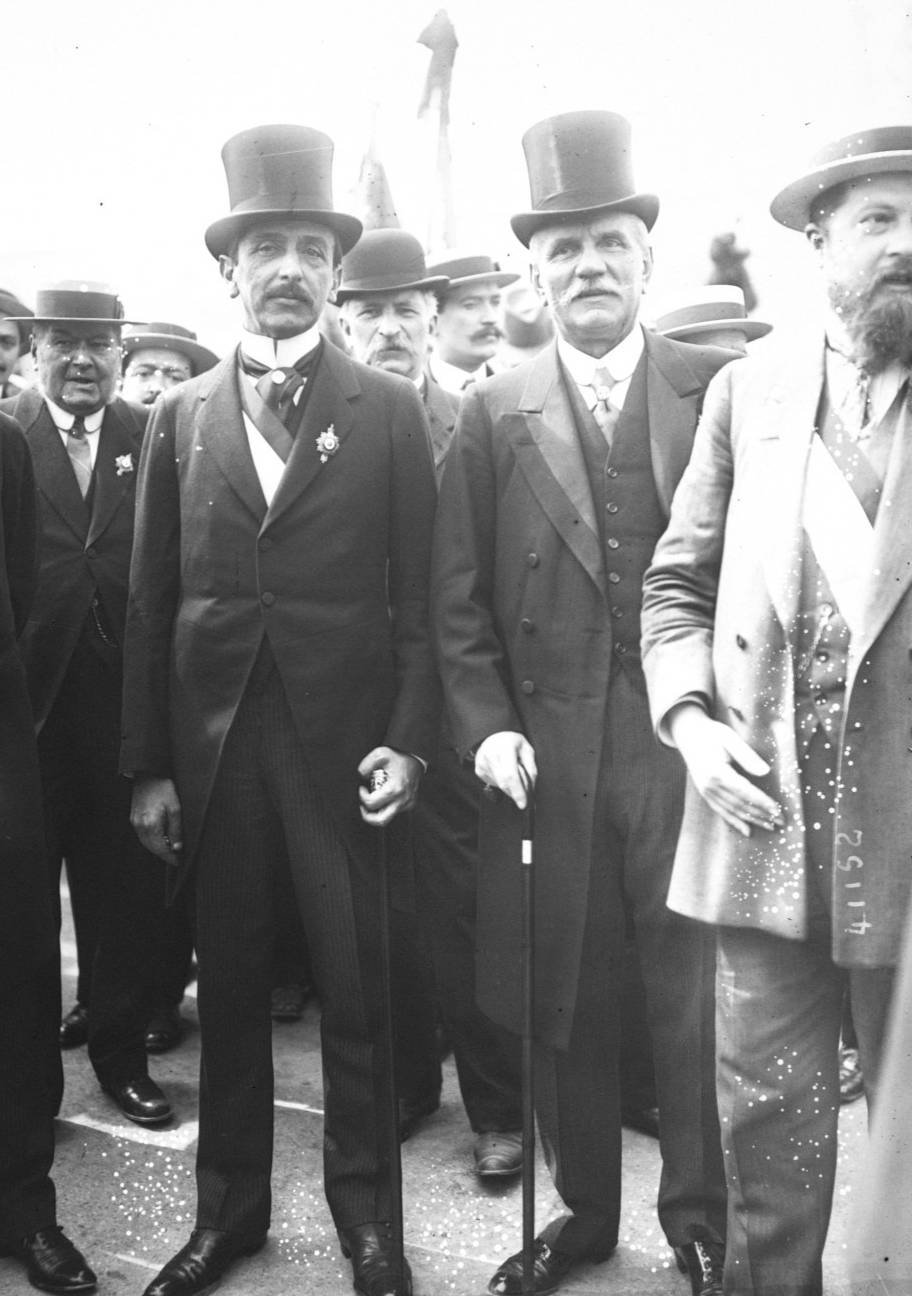 Maurice Barrès (à gauche) à la Ligue des Patriotes place de la Concorde, Agence Rol, 1914 - source : Gallica-BnF