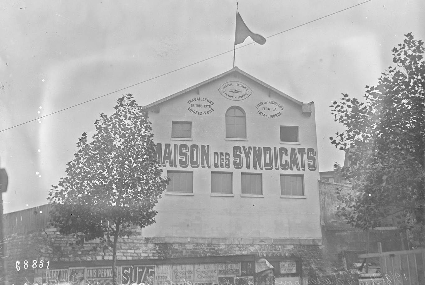 La Maison des syndicats avenue Mathurin Moreau, Agence Rol, 1921 – source : Gallica-BnF