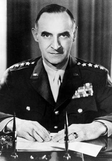 Portrait du général américain Lucius D. Clay - source : WikiCommons