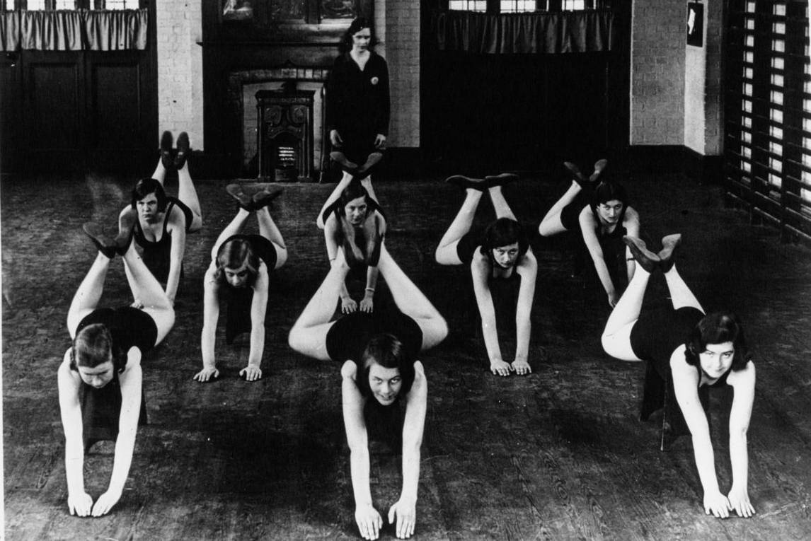 École de culture physique pour jeunes filles en Angleterre, Agence Mondial, 1932 - source : Gallica-BnF