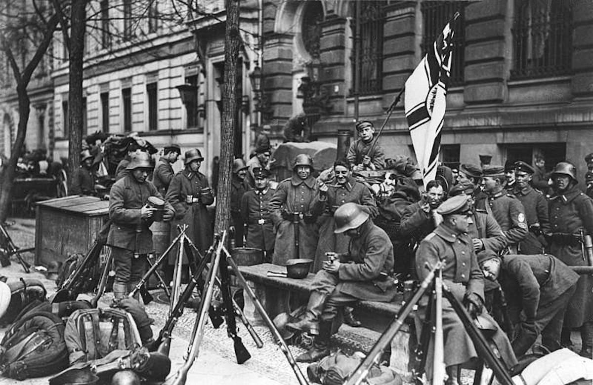 Photographie du régiment militaire à l'origine du putsch de Kapp, Berlin, mars 1920 - source : Bundesarchiv Bild-WikiCommons