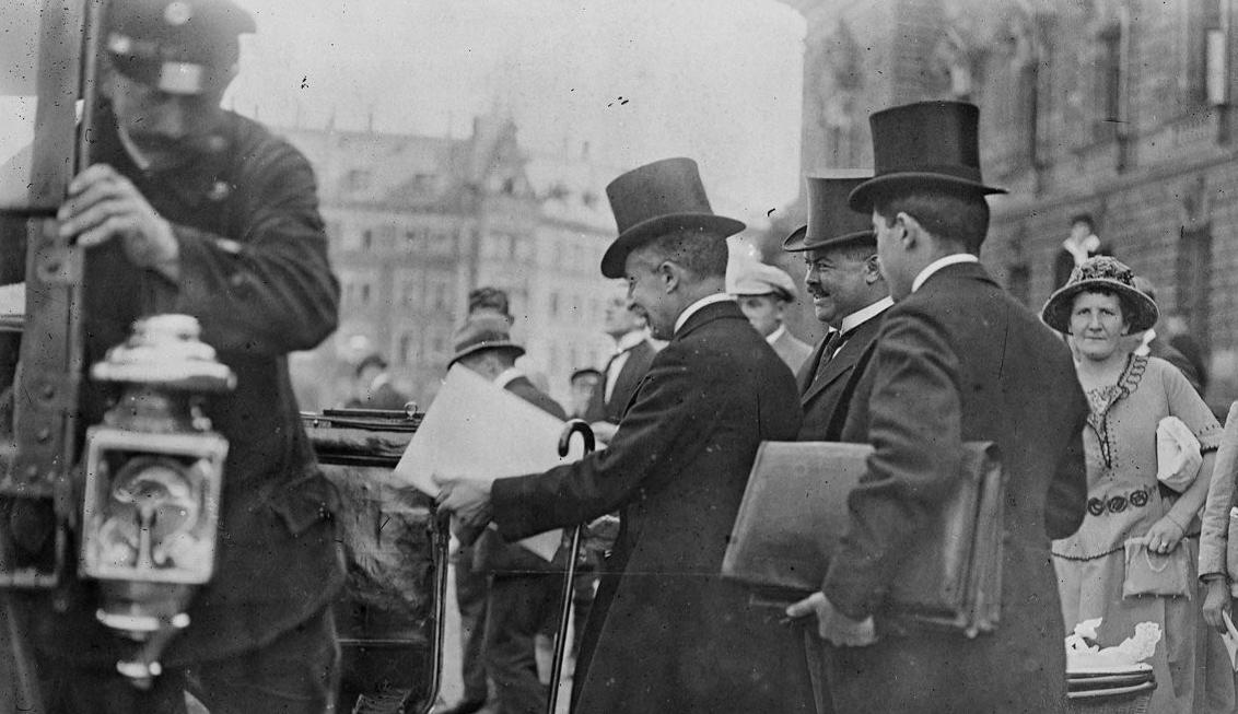 Procès de Leipzig, arrivée des trois représentants du gouvernement français, Agence Rol, 3 juillet 1921 - source : Gallica-BnF