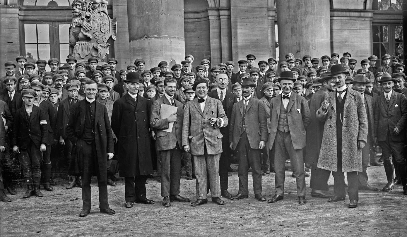 À Coblence, le nouveau gouvernement rhénan, Agence Rol, 1923 - source : Gallica-BnF