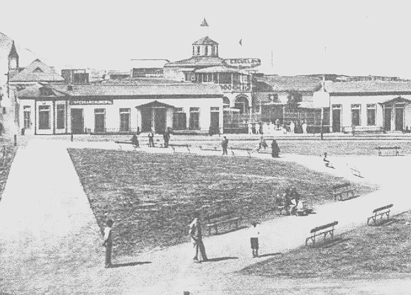 L'école Santa Maria d'Iquique, où se sont réfugiés les ouvriers de la mine avant que les forces de l'ordre ouvrent le feu, circa 1910 - source : Domaine Public