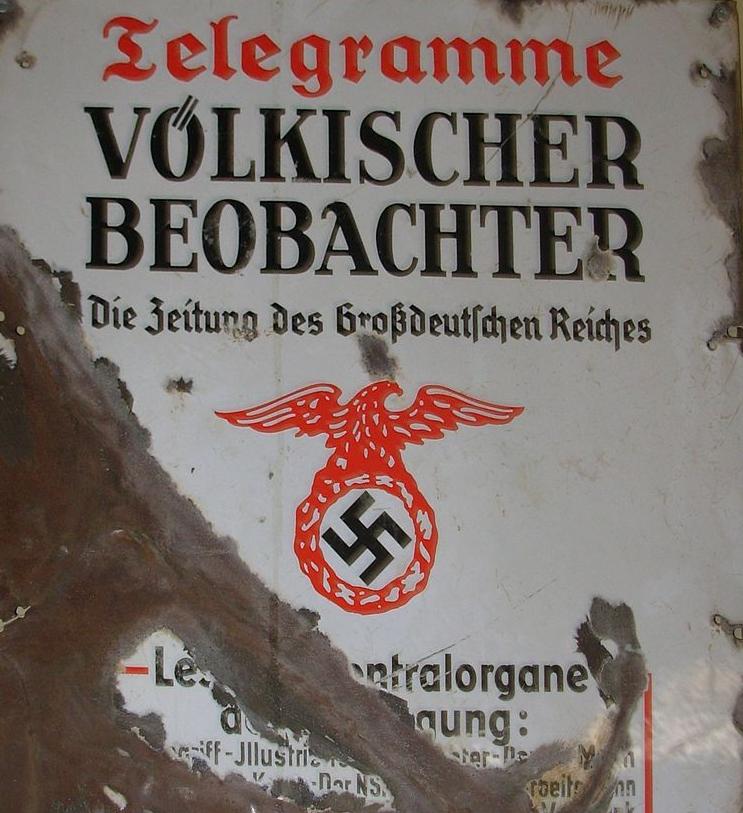 Panneau publicitaire pour le Völkischer Beobachter, circa 1939 - source : WikiCommons