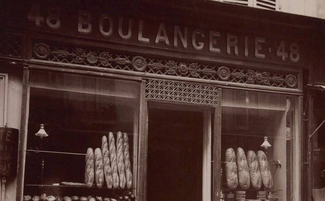 Boulangerie au 48 rue Descartes, à Paris, E. Atget, 1910 – source : Gallica-BnF