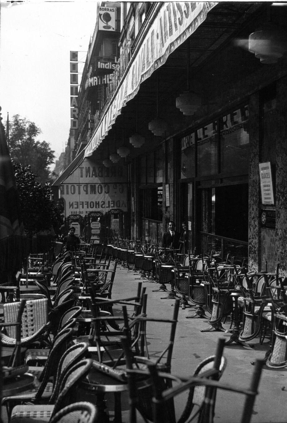 La terrasse du restaurant Le Brébant, Agence Meurisse, circa 1930 - source : Gallica-BnF