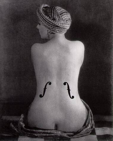 Le violon d'Ingres, photographie de Kiki de Montparnasse par Man Ray en 1924 - source : Flick CC