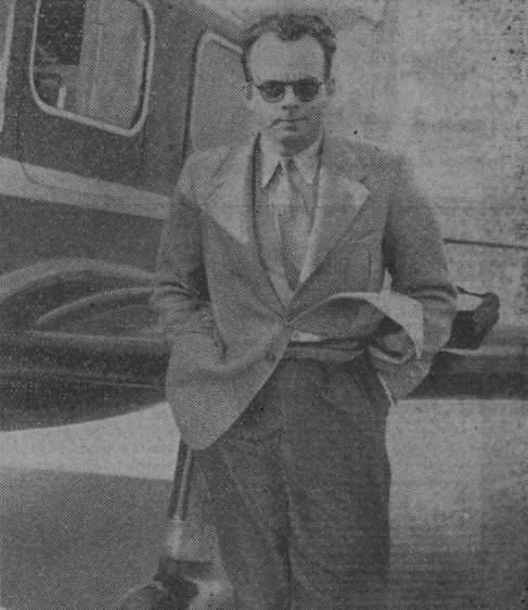 Antoine de Saint-Exupéry devant son avion, Paris-Soir, 2 octobre 1938 - source : RetroNews-BnF