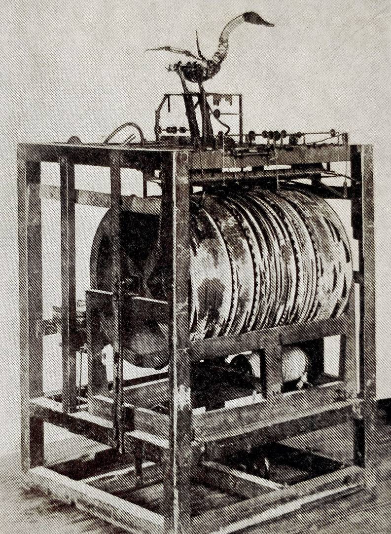 Photographie présumée du canard de Vaucanson et de son mécanisme, circa 1880 - source : WikiCommons