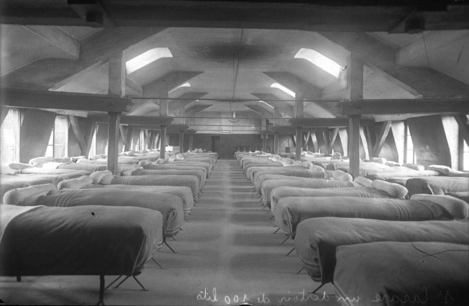 Un dortoir de la prison Saint-Lazare, Agence Rol, 1913 - source : Gallica-BnF