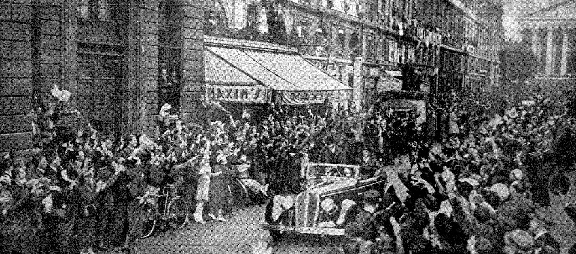 « La frénétique ovation de la foule parisienne à MM. Édouard Daladier et Georges Bonnet. », Le Petit Parisien, 1er octobre 1938 - source : Gallica-BnF