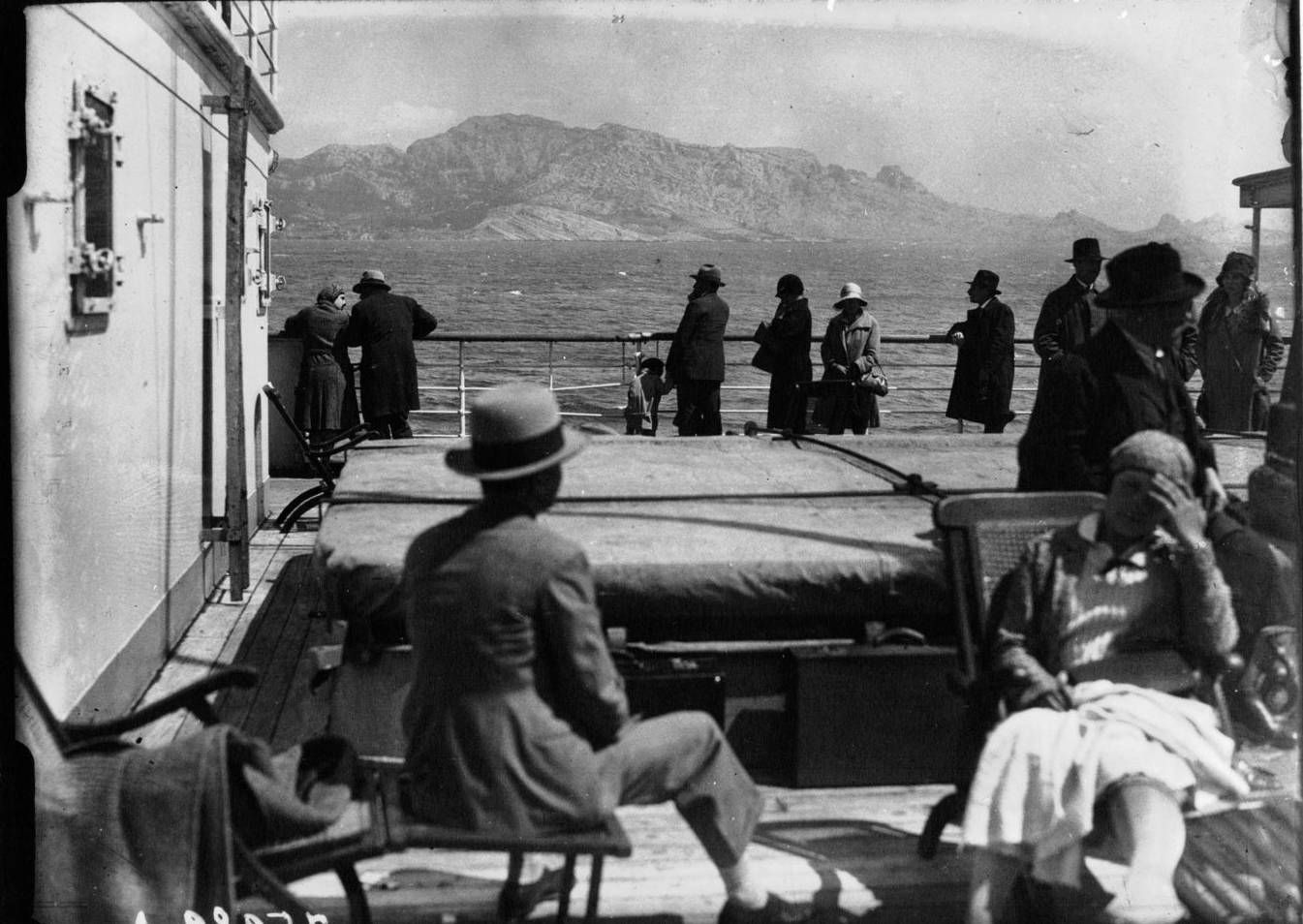 La ville de Marseille vue de la côte, 1930, Agence Meurisse - source : Gallica-BnF