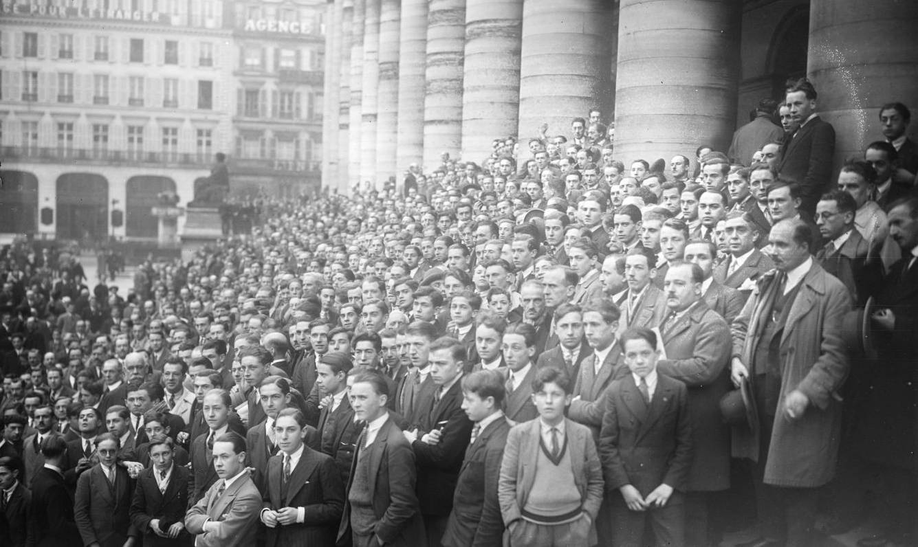 Une minute de silence à la Bourse de Paris à la suite du krach, Agence Rol, 1929 – source : Gallica-BnF