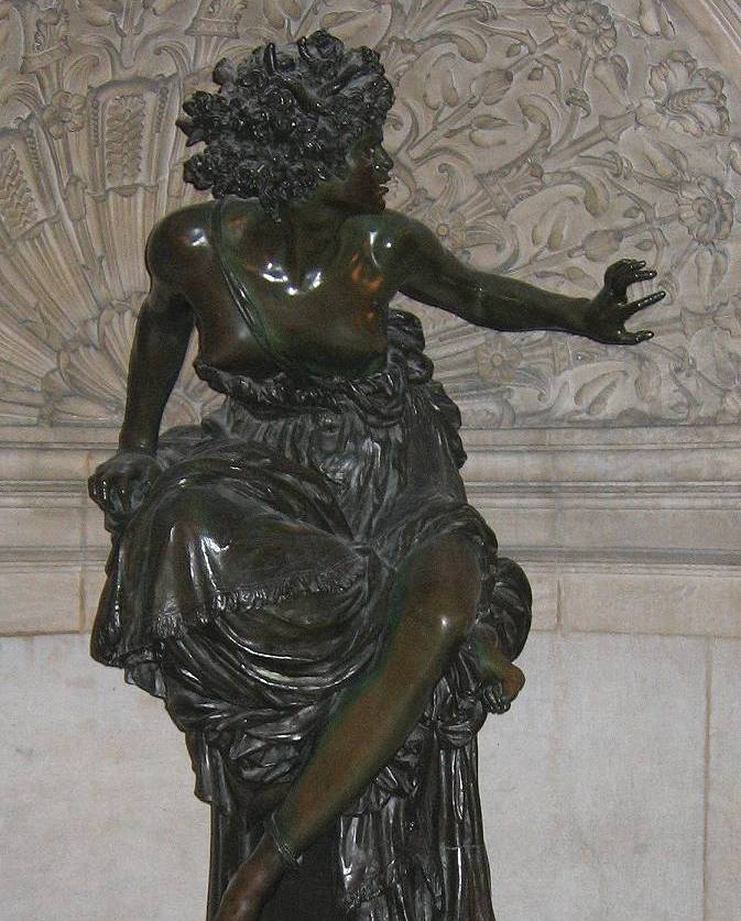 La Pythie, sculpture en bronze de "Marcello", Opéra Garnier, 1870 - source : WikiCommons 