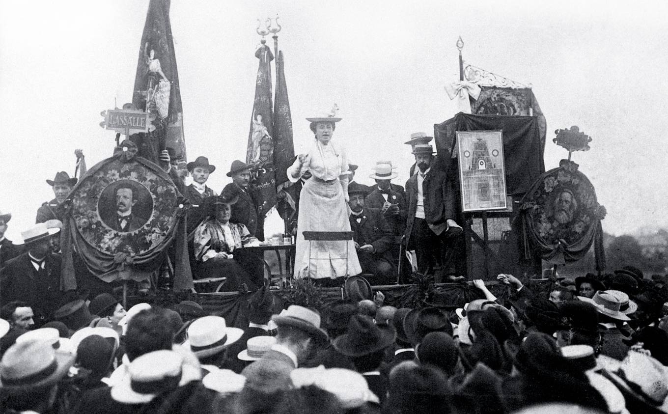 Un discours de Rosa Luxemburg à Stuttgart, 1907 - source : WikiCommons